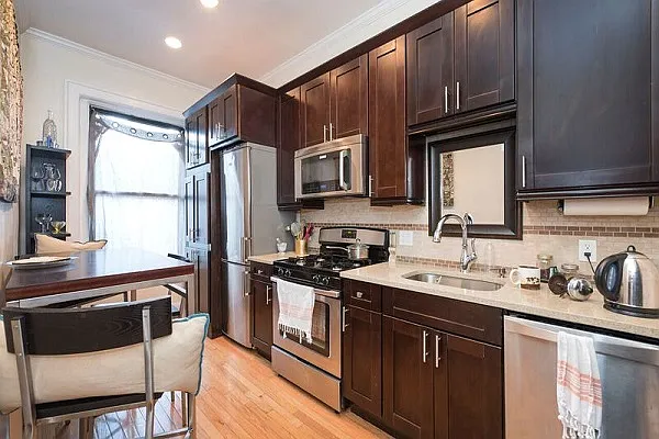 Rented by Perry Associates NYC Inc | media 11