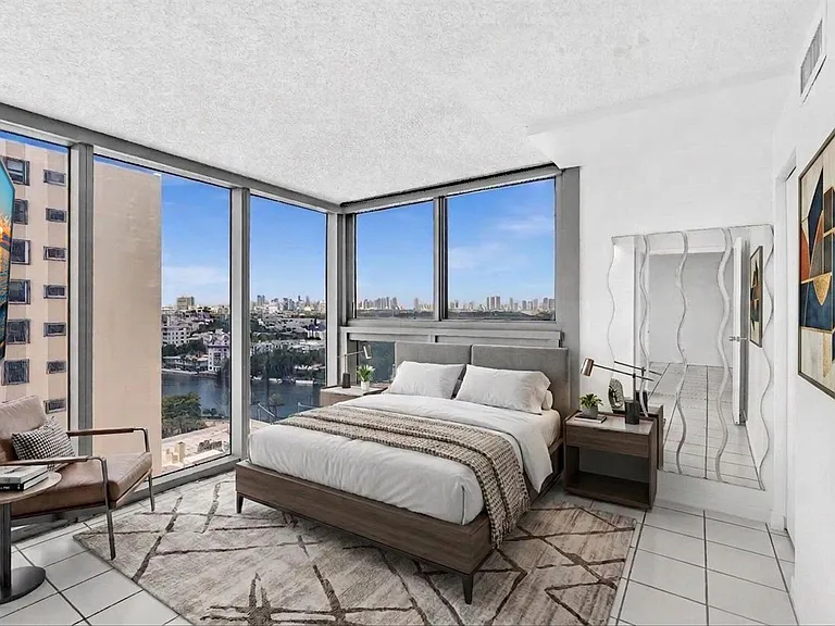 2655 Collins Ave #1710 — Photo 17