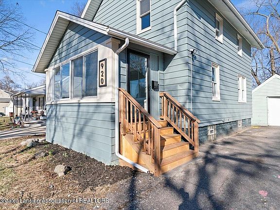 2nd image of 920 Clyde St