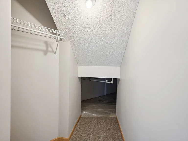 5009 Everest Ln N — Photo 9