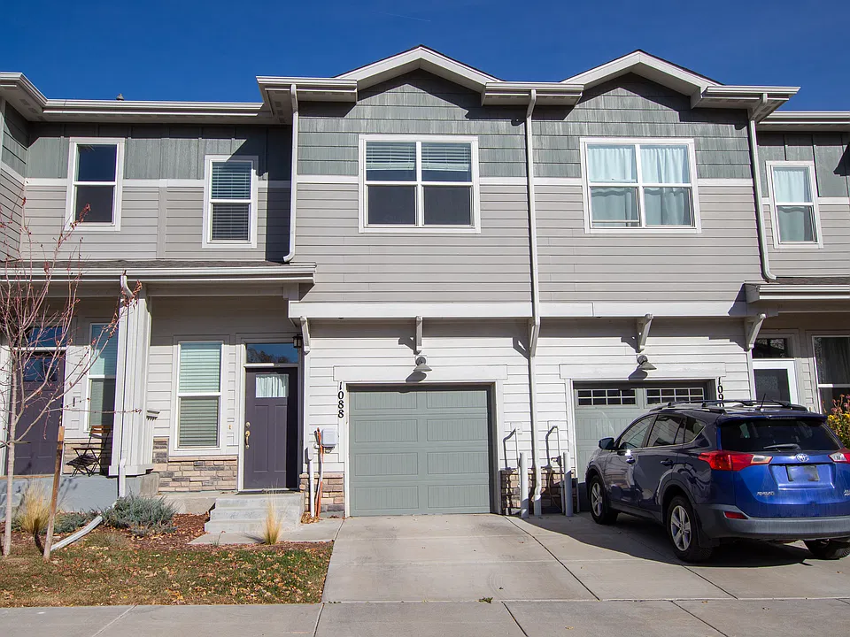 1088 Oak Cir