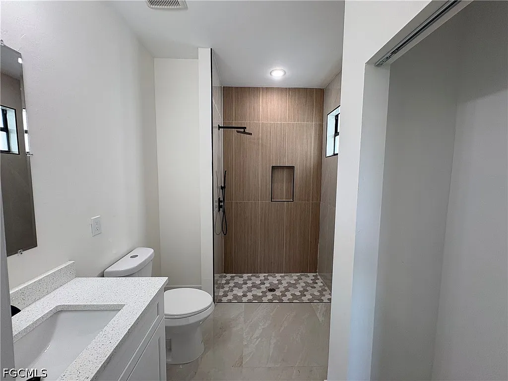 3 bed, 2.0 bath, 1200 sqft, $2,100 — Photo 3