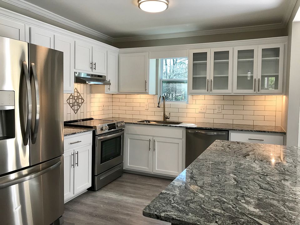 New Kitchen and appliances. 