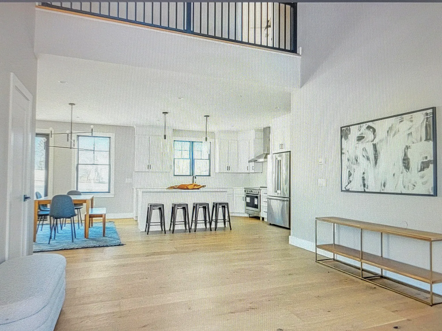 4 bed, 2500 sqft, $5,500 — Photo 2