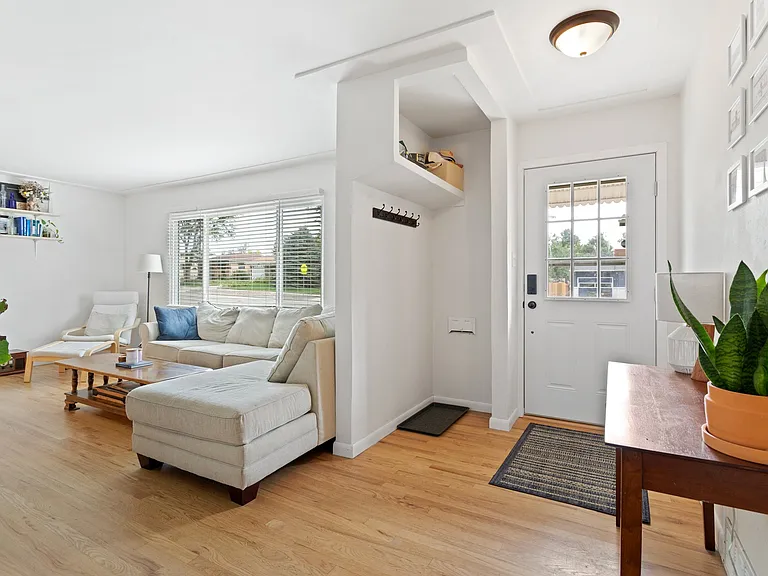 2506 Lelaray St — Photo 5