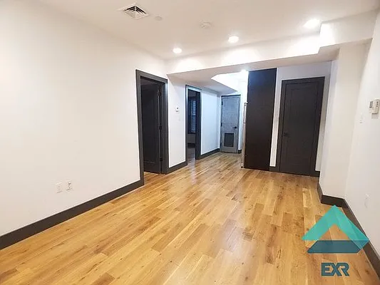 Rented by EXR | media 72