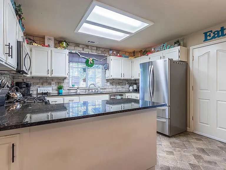 825 Jefferson Ct — Photo 4