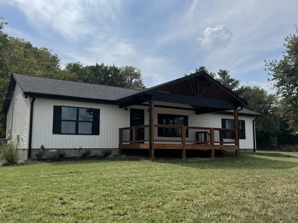 3943 Fykes Grove Rd, Cedar Hill, TN 37032