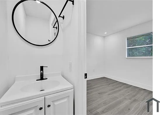 3 bed, 4198 sqft, $2,395 — Photo 4