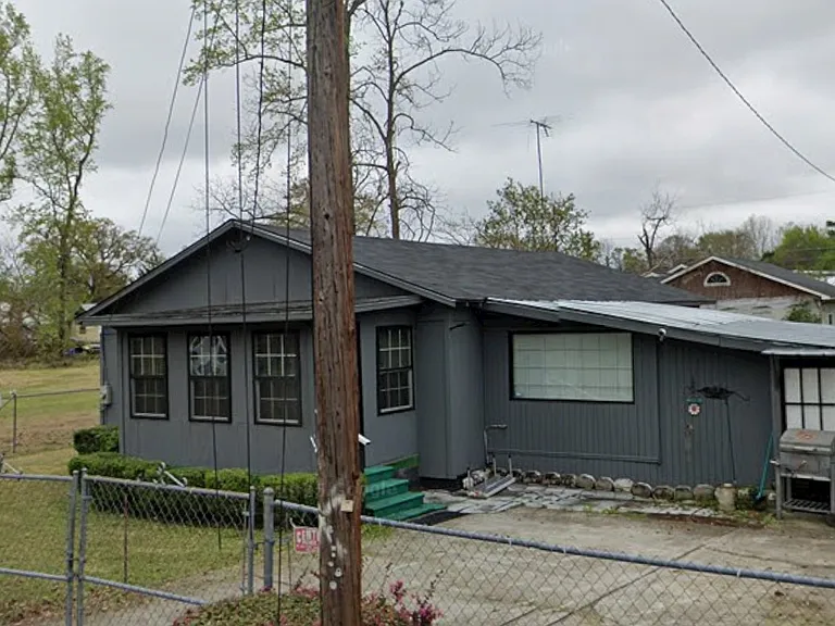 215 Washington Ave — Photo 10