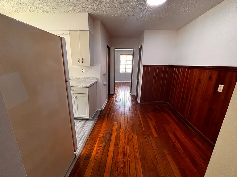 360 Ross Ave — Photo 4
