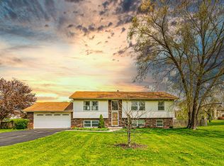 293 Pierce St, Gilberts, IL 60136