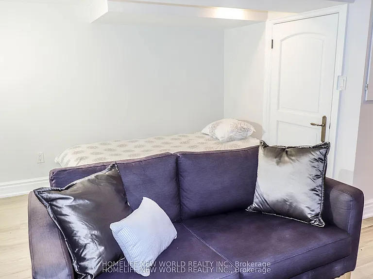 222 Markham St #BASEMENT — Photo 5