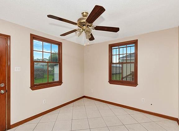 4th image of 820 Tupelo St