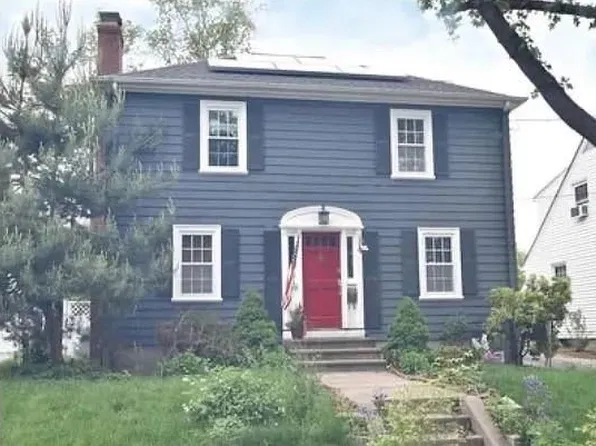 15 Mission Pl, Providence, RI 02908