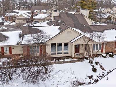 6933 Pebble Park Cir #83, West Bloomfield, MI, 48322