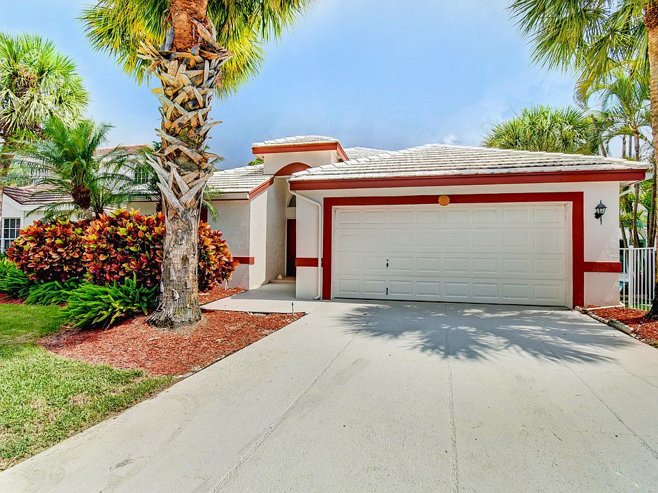 1st image of 2825 N Clearbrook Cir