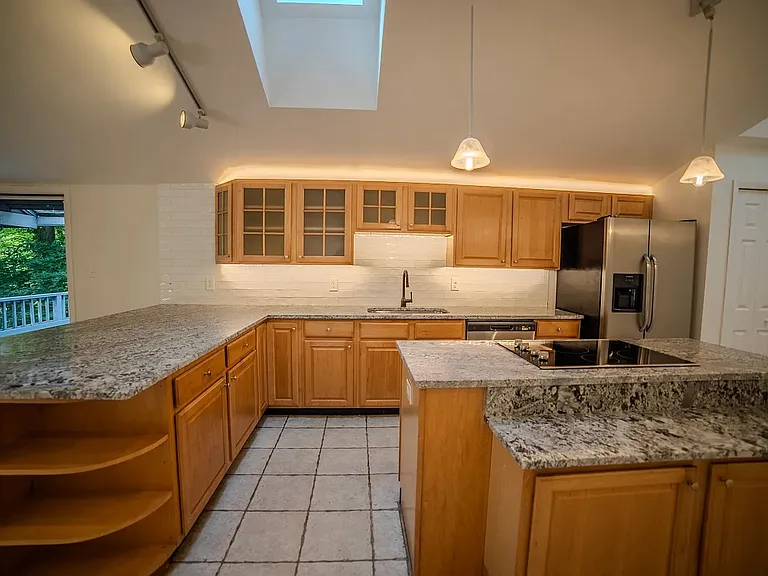 107 W Main St #1-B — Photo 2