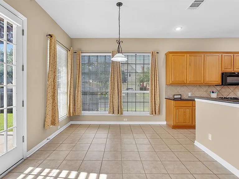 15136 Thatcher Dr — Photo 15