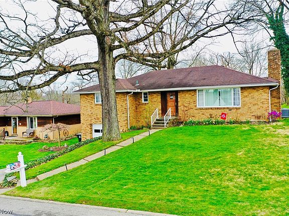 3rd image of 454 Scenic Dr