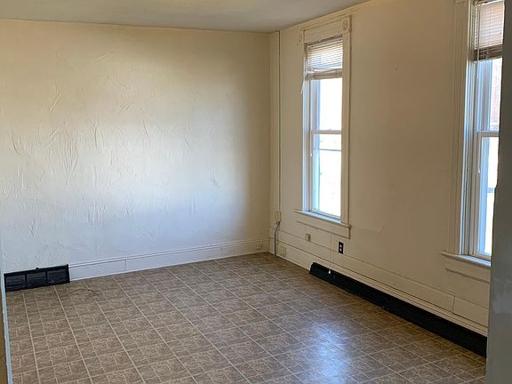 4th image of 2504 Brooklyn Ave #1