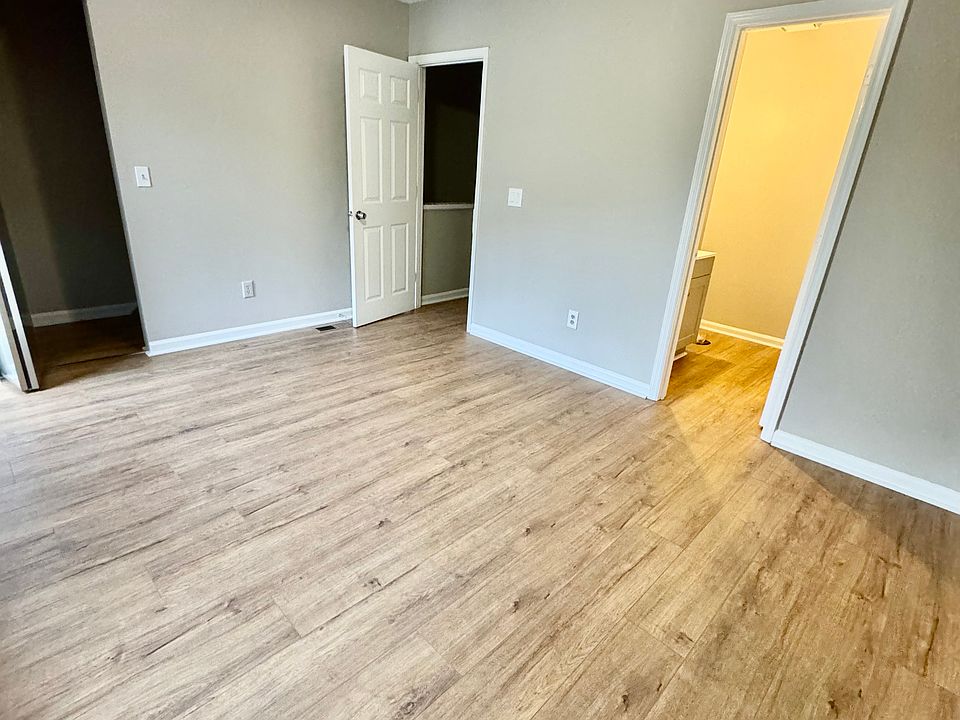 2nd image of 350 Black Oak Ct