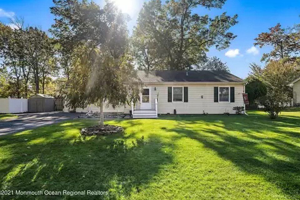 1st image of 20 Woodland Rd