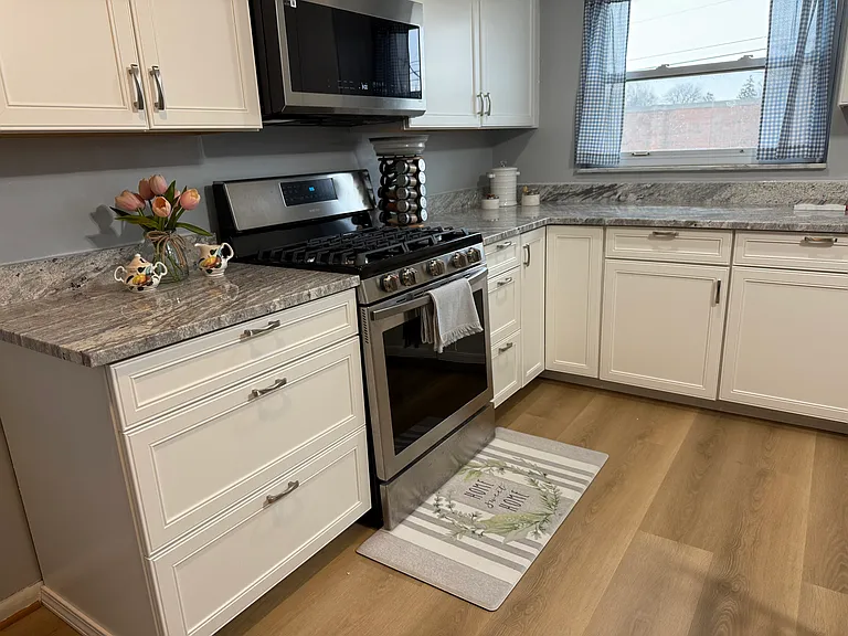 8565 Potomac Ave — Photo 12
