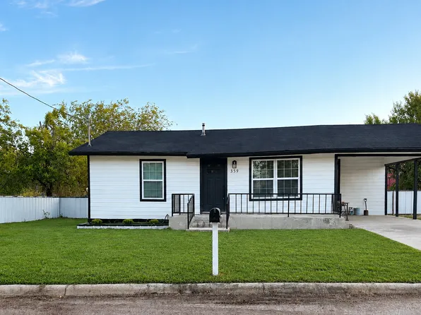 355 E OBREGON ST, Dilley, TX 78017