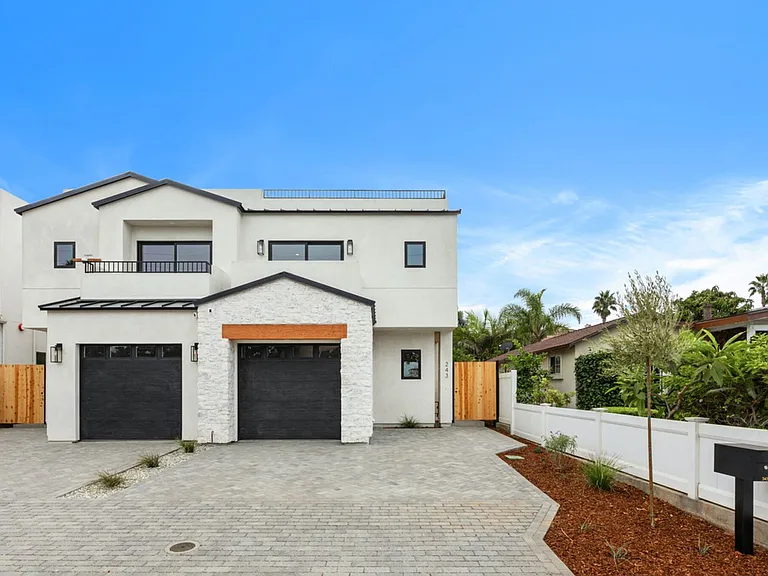 243 Dahlia Ave — Photo 1