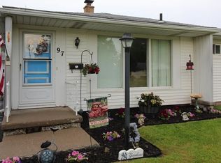 97 Meadow Lea Dr, Amherst, NY 14226