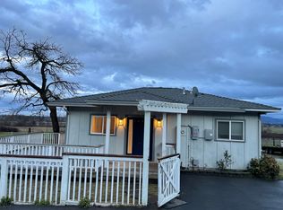 2708 Old Stage Rd #B, Central Pt, OR 97502