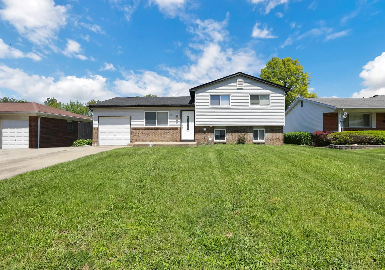 3280 E Hudson St — Photo 3
