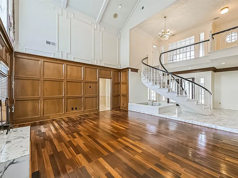 1410 Osborne Dr — Photo 4