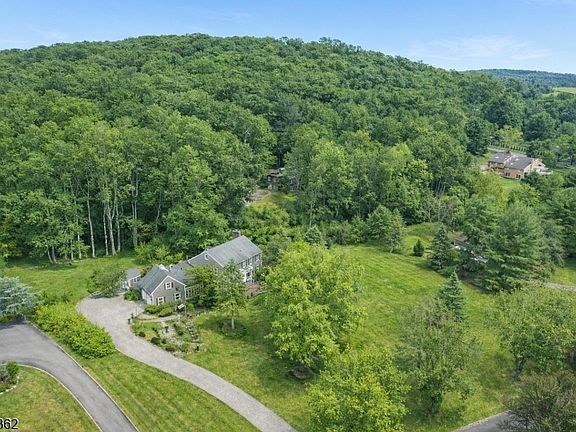 5th image of 6 Fawn Ridge Rd