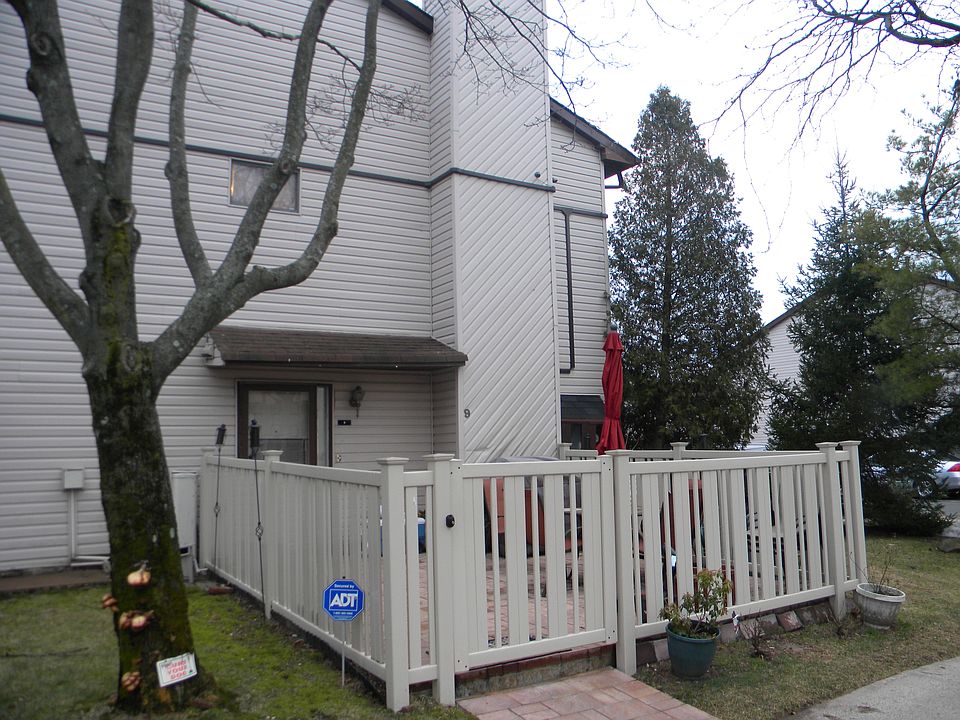 1st image of 9 Wolkoff Ln