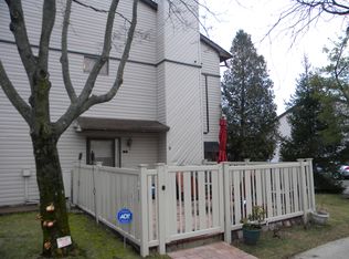 9 Wolkoff Ln, Staten Island, NY 10303