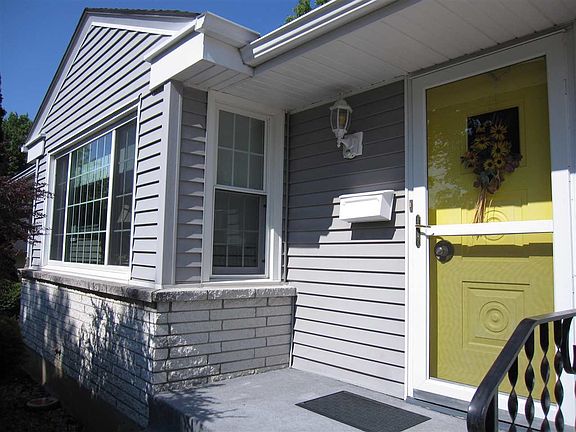 2nd image of 327 Kenilworth Dr