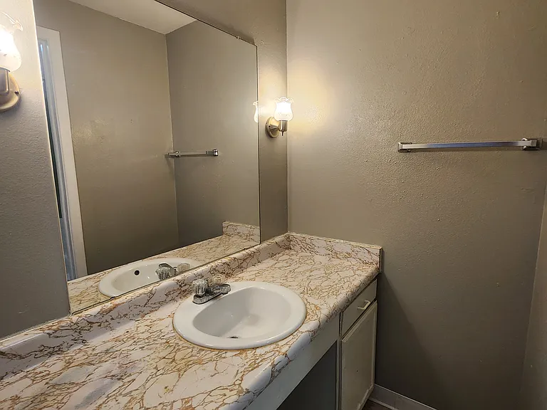 1941 Clinton St #202 — Photo 4