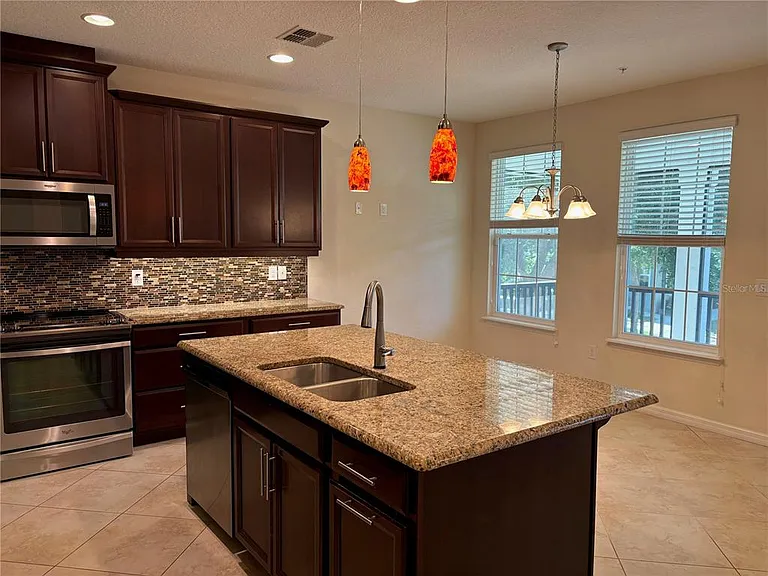 1372 Mill Stream Ln — Photo 16