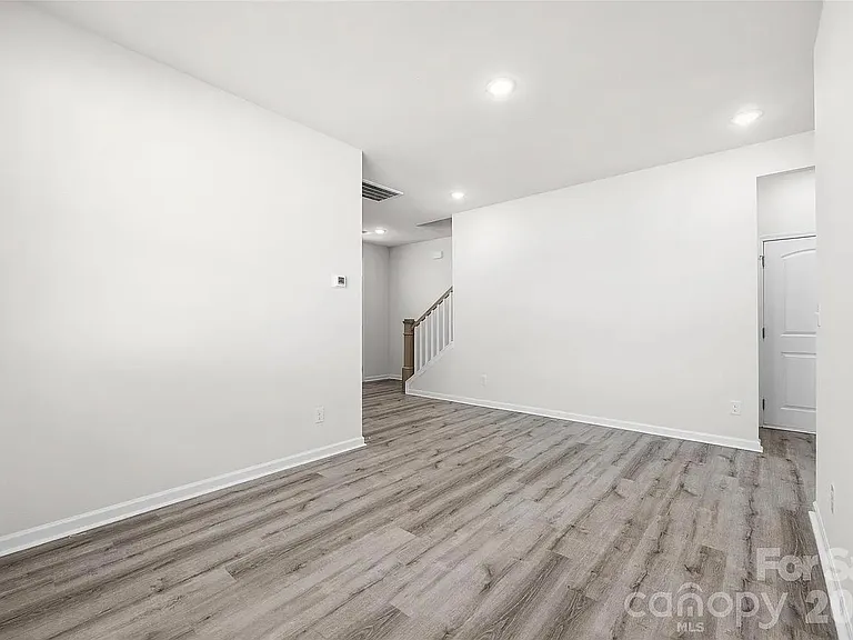 7024 Maple Run Cir — Photo 6