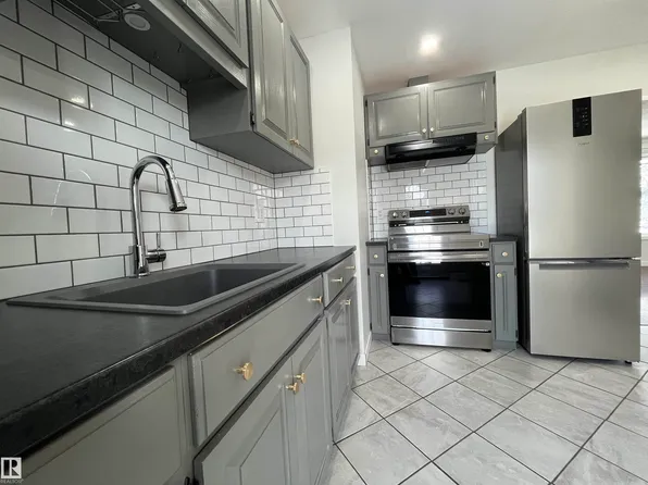 10832 163rd St NW, Edmonton, AB T5P 3P6