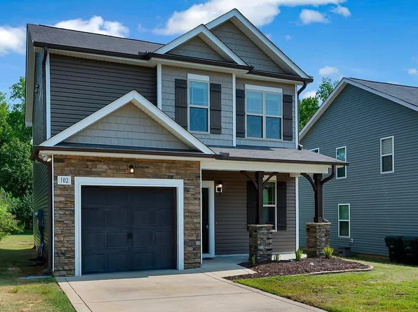 102 Forsyth Pkwy, Clayton, NC 27520