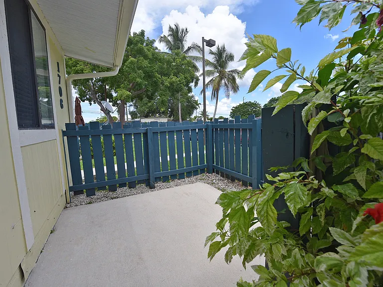 Mango Way Apartments — Photo 8