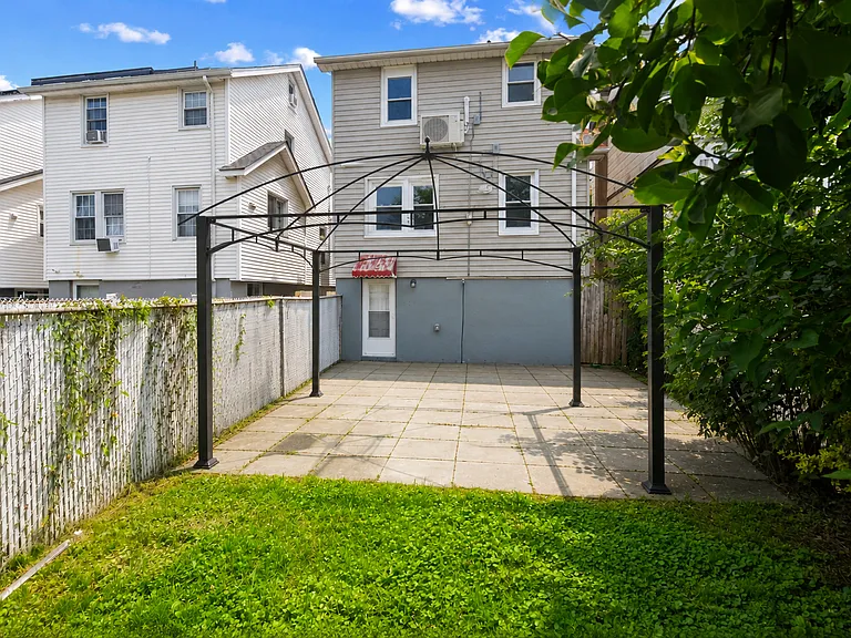 731 Humboldt St — Photo 24