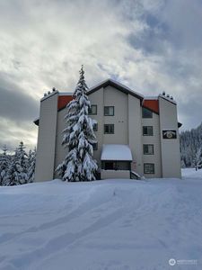 221 E Hyak Drive #402, Snoqualmie Pass, WA, 98068