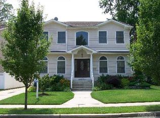 1998 Russell St, Bellmore, NY 11710