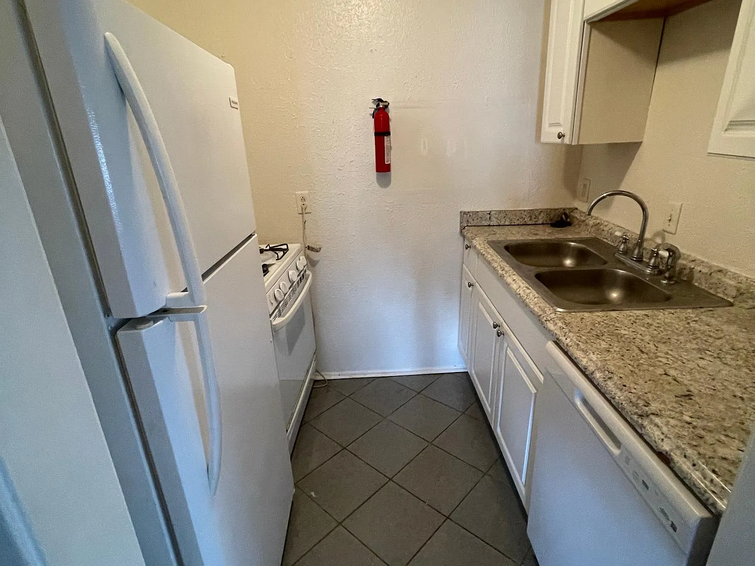 1 bed, 900 sqft, $1,245 — Photo 2