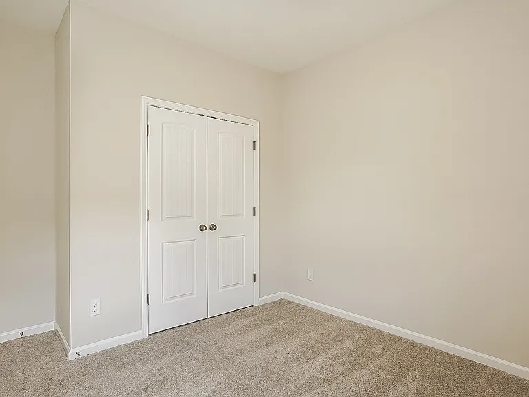 224 Bainbridge Dr — Photo 13