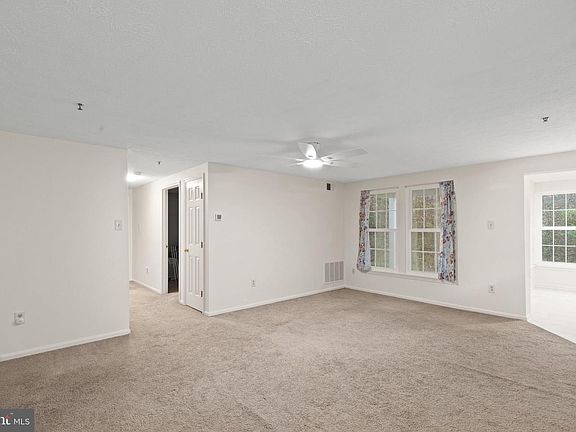 5th image of 1404 Golden Rod Ct Unit B